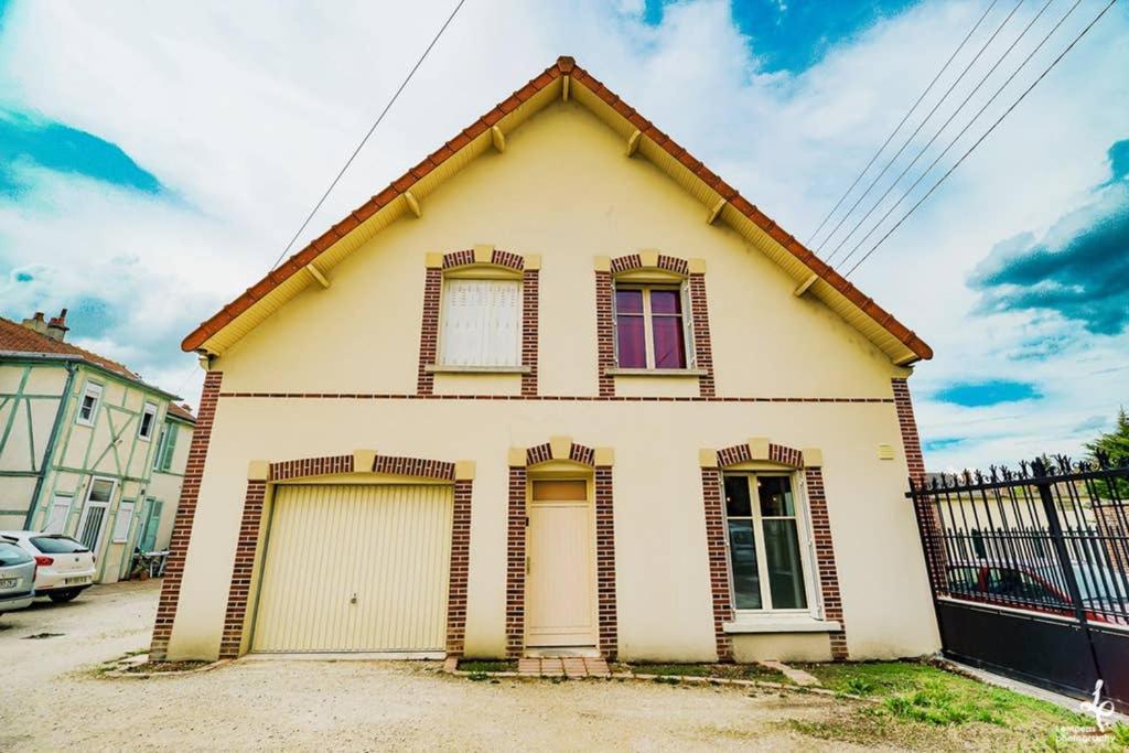 Maison Piscine Interieure Et Garage Troyes Exterior photo